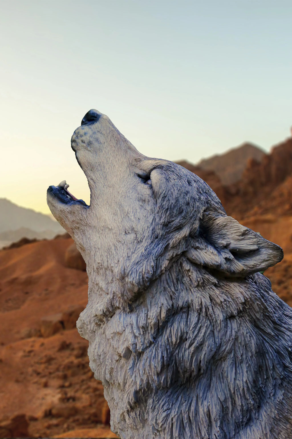 Grey Wolf Statue T62181
