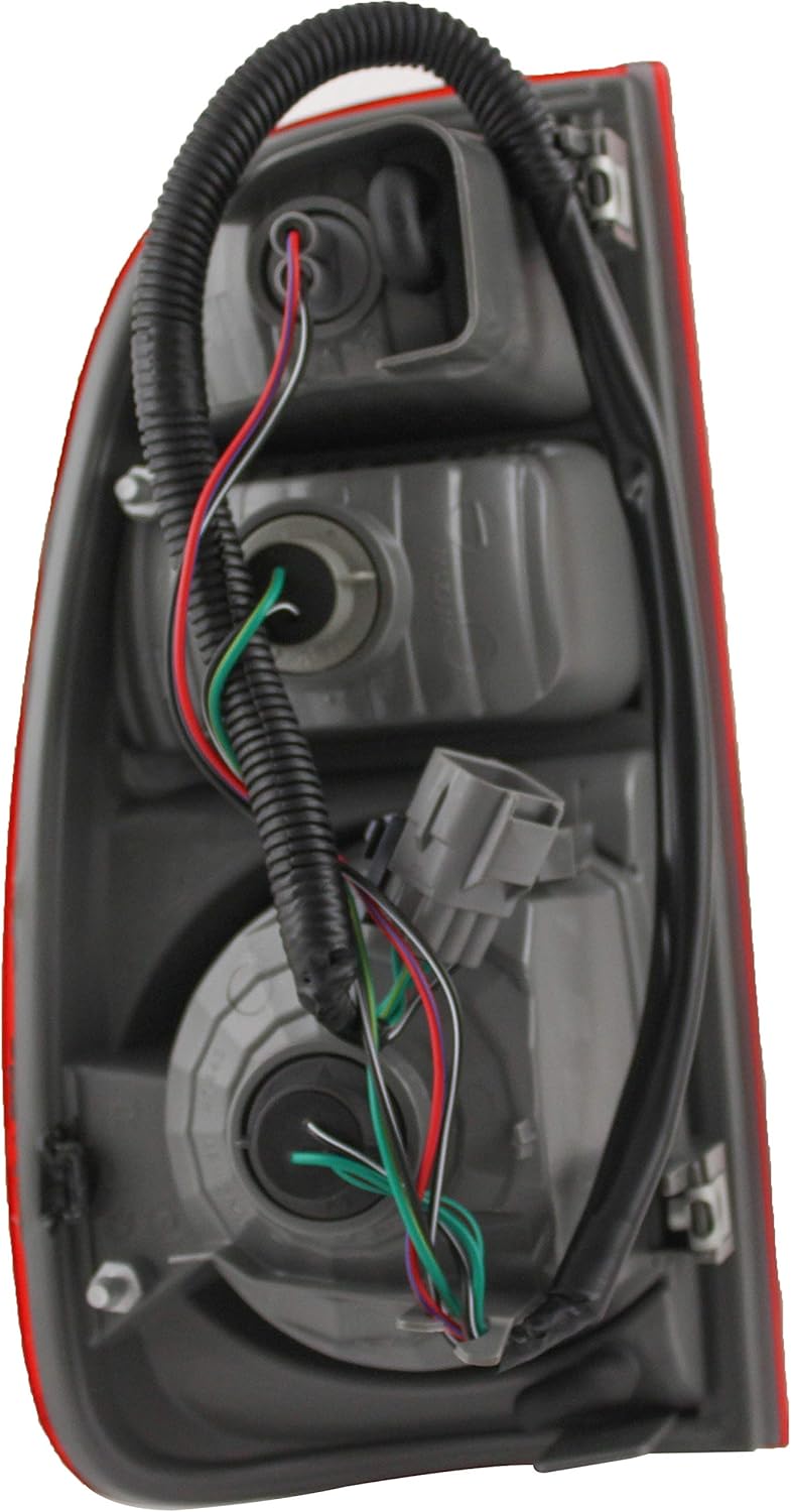 2005 2006 Driver Left Side Outer Tail Light Taillamp Assembly Replacement Z129