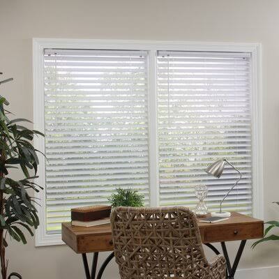 White Horizontal/Venetian Blind E131